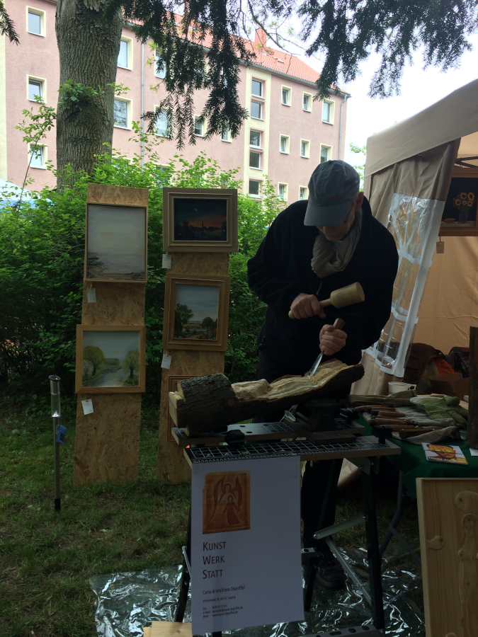 Foto vom Schnitzen beim Kunstfest Meißen